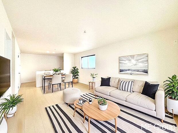 ご家族の賑やかな話し声で包まれる明るいリビング  ※家具はCGです