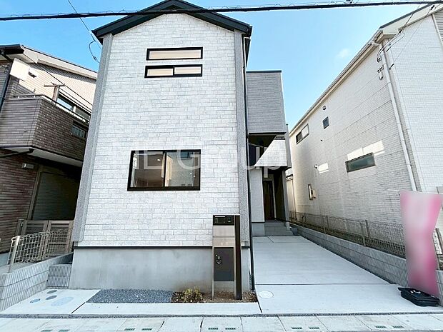 たっぷりの陽光と心地よい風が舞い込む住まい