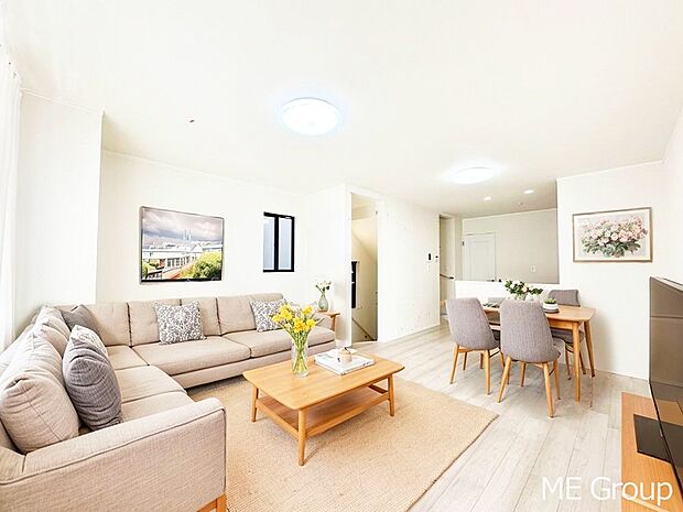 落ち着いた雰囲気のLDKは家族みんなの快適空間※家具はCGです