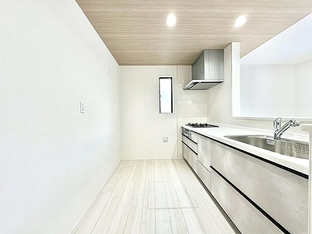 ゆとりあるキッチンではご家族と楽しくお料理ができます。