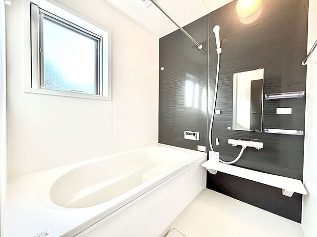 落ち着いた雰囲気でゆっくりお寛ぎいただけるバスルーム