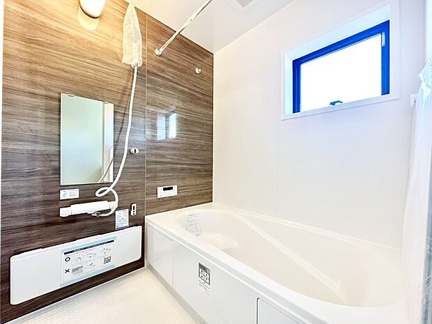 落ち着いた雰囲気でゆっくりお寛ぎいただけるバスルーム