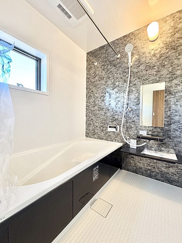 落ち着いた雰囲気でゆっくりお寛ぎいただけるバスルーム