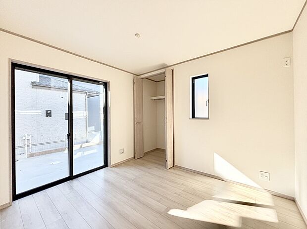 爽やかな日差しがお部屋全体を優しく包み込んでくれます