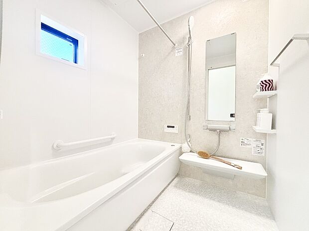 浴室乾燥機付きのバスルームでいつでも快適なバスタイムが楽しめます!