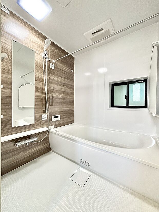 落ち着いた雰囲気でゆっくりお寛ぎいただけるバスルーム