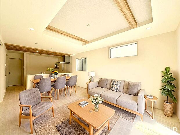 ご家族の賑やかな話し声で包まれる明るいリビング ※家具はCGです