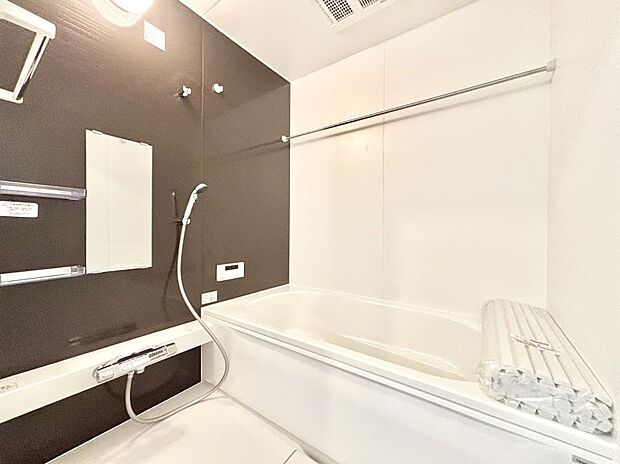 落ち着いた雰囲気でゆっくりお寛ぎいただけるバスルーム