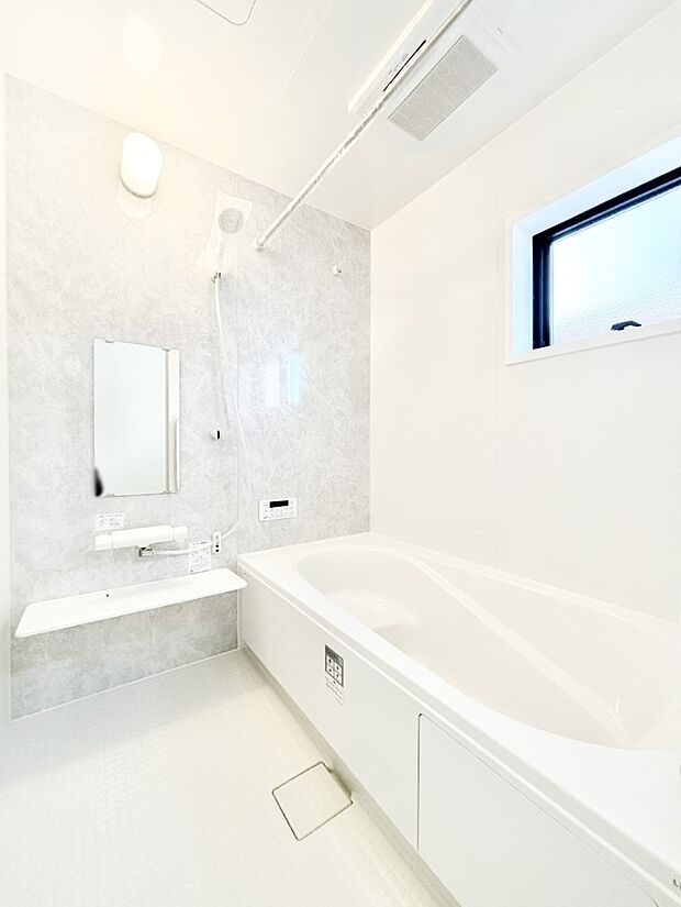 1日の疲れをリフレッシュしてくれる明るく清潔感のあるバスルーム