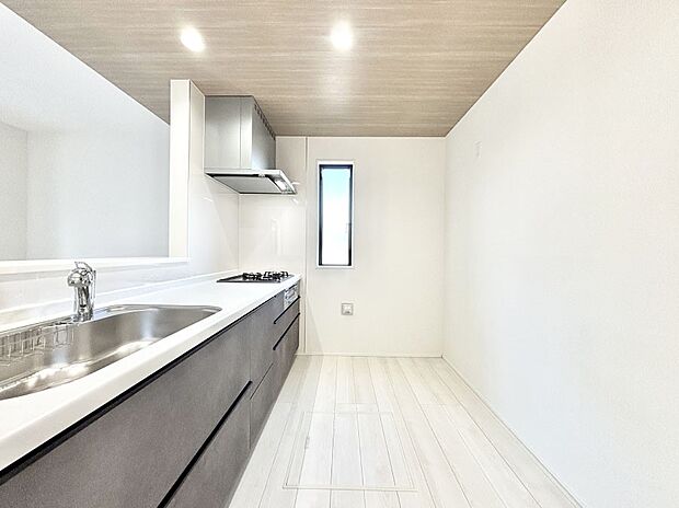 ゆとりあるキッチンではご家族と楽しくお料理ができます。