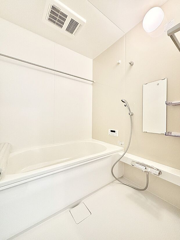 落ち着いた雰囲気でゆっくりお寛ぎいただけるバスルーム