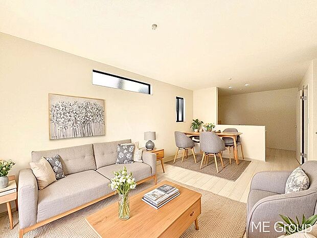 ご家族の賑やかな話し声で包まれる明るいリビング  ※家具はCGです