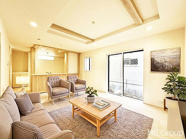 落ち着いた雰囲気のLDKは家族みんなの快適空間※家具はCGです