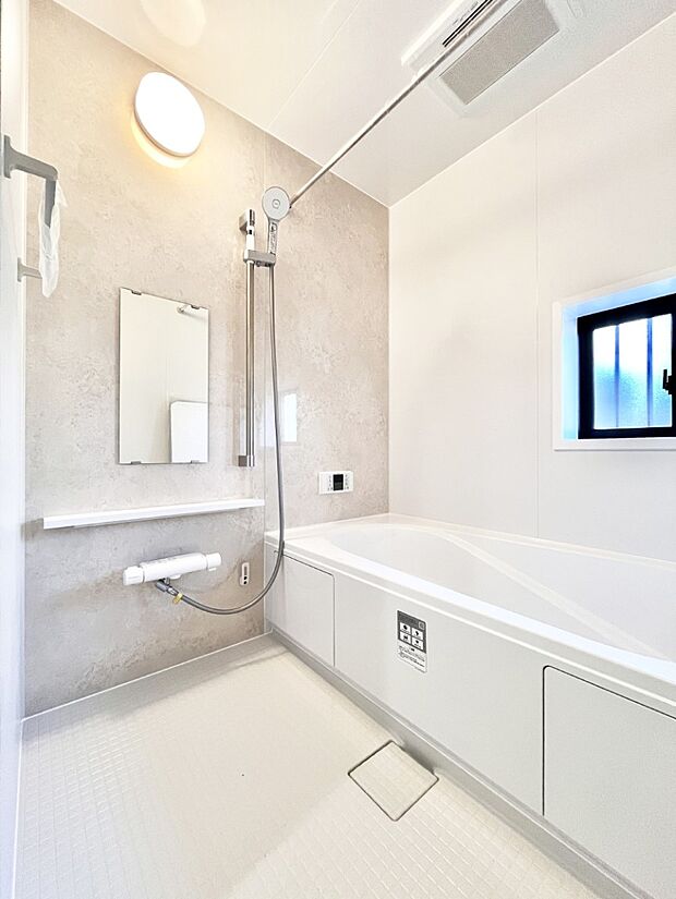 落ち着いた雰囲気でゆっくりお寛ぎいただけるバスルーム