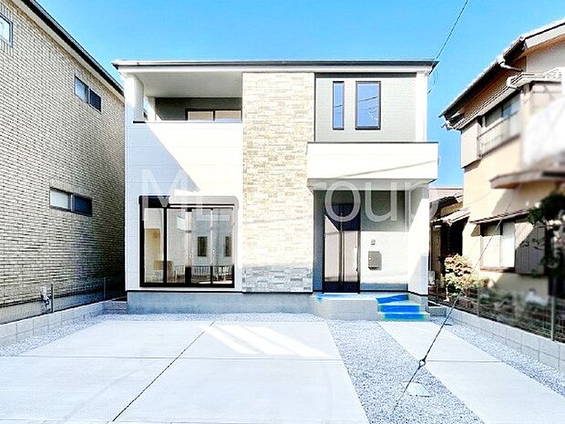 堂々完成!たっぷりの陽光と開放感に包まれる明るい住まい。