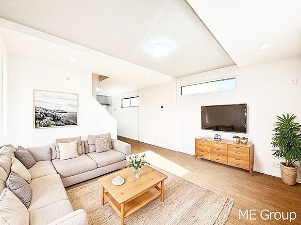 落ち着いた雰囲気のLDKは家族みんなの快適空間※家具はCGです