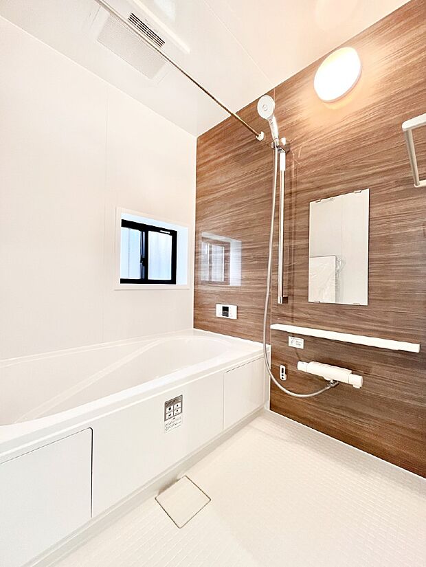 落ち着いた雰囲気でゆっくりお寛ぎいただけるバスルーム