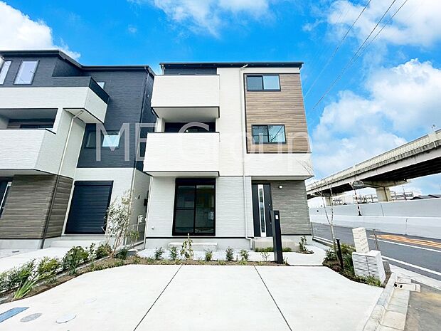 たっぷりの陽光と心地よい風が舞い込む住まい