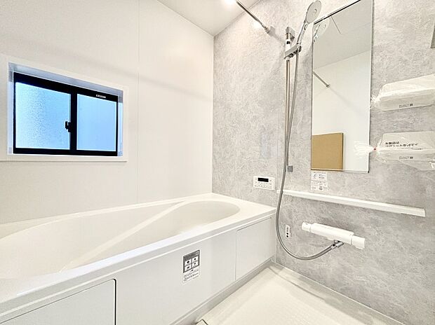 落ち着いた雰囲気でゆっくりお寛ぎいただけるバスルーム