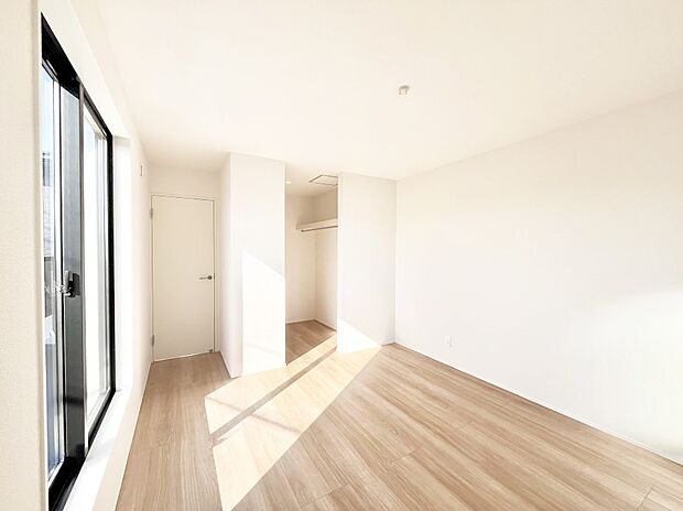 ウォークインクローゼットがあるお部屋！季節ごとの入れ替えも不要で便利です。