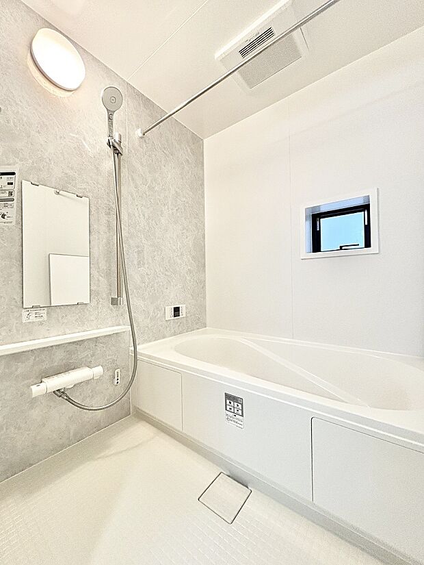 浴室乾燥機付きのバスルームでいつでも快適なバスタイムが楽しめます!