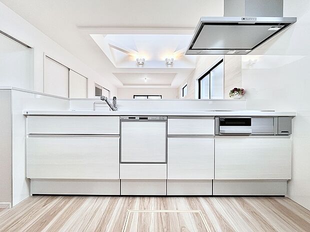 手洗いよりも衛生的で省エネにもなる食洗機標準装備♪