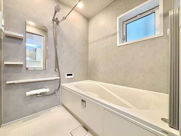 落ち着いた雰囲気でゆっくりお寛ぎいただけるバスルーム