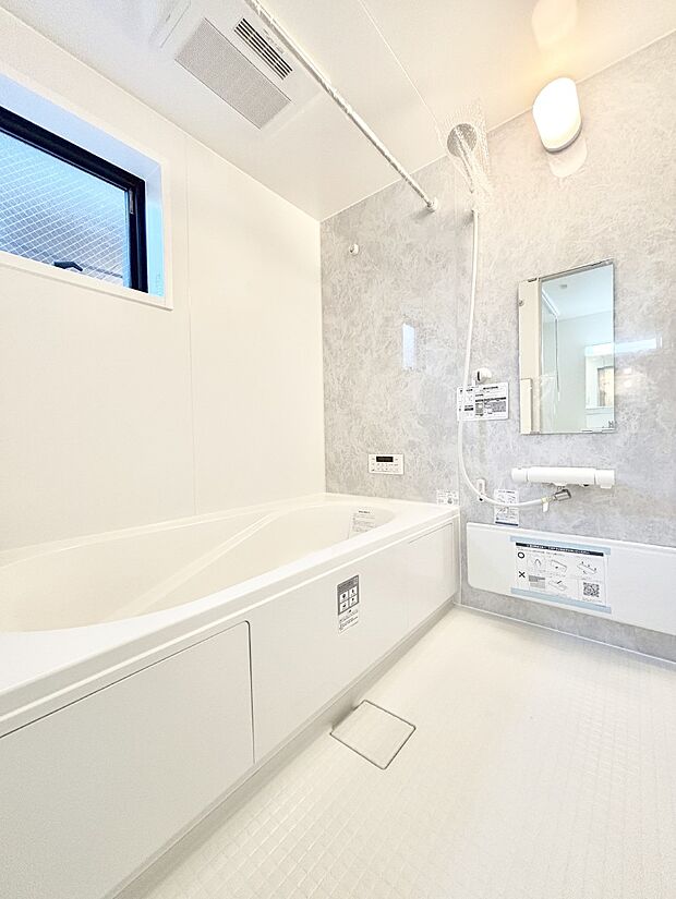 落ち着いた雰囲気でゆっくりお寛ぎいただけるバスルーム