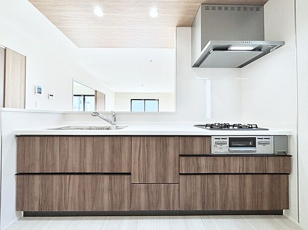 広々とした使い勝手の良いキッチンで日々のお料理も楽しくなりそう