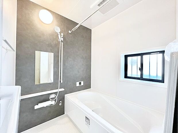 落ち着いた雰囲気でゆっくりお寛ぎいただけるバスルーム