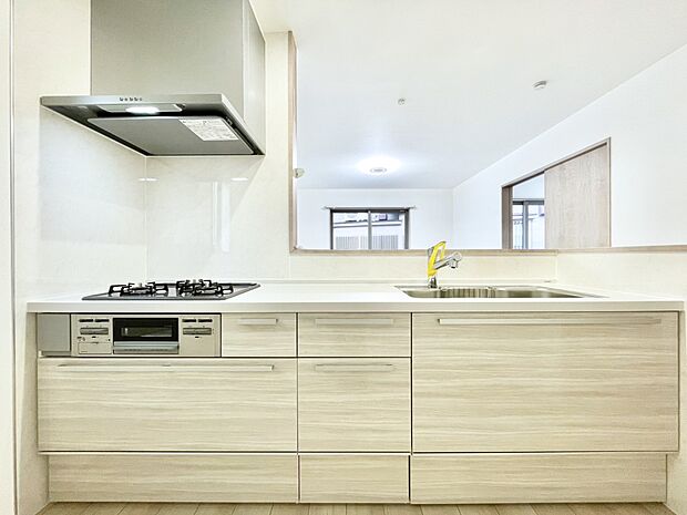 リビングで遊ぶお子様を見守りながらお料理ができる対面キッチン