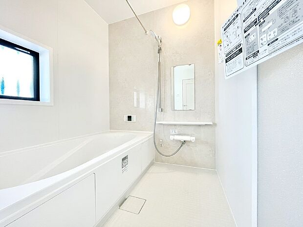 落ち着いた雰囲気でゆっくりお寛ぎいただけるバスルーム