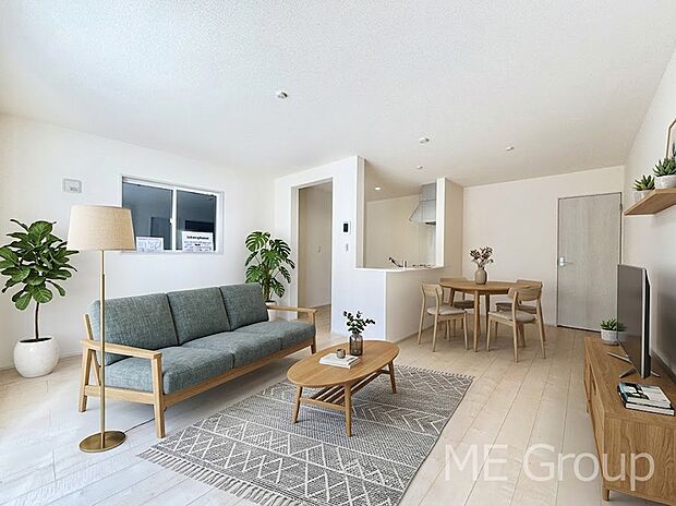 ご家族の賑やかな話し声で包まれる明るいリビング  ※家具はCGです