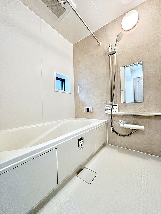 落ち着いた雰囲気でゆっくりお寛ぎいただけるバスルーム