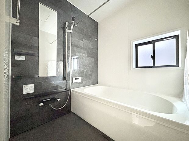 落ち着いた雰囲気でゆっくりお寛ぎいただけるバスルーム