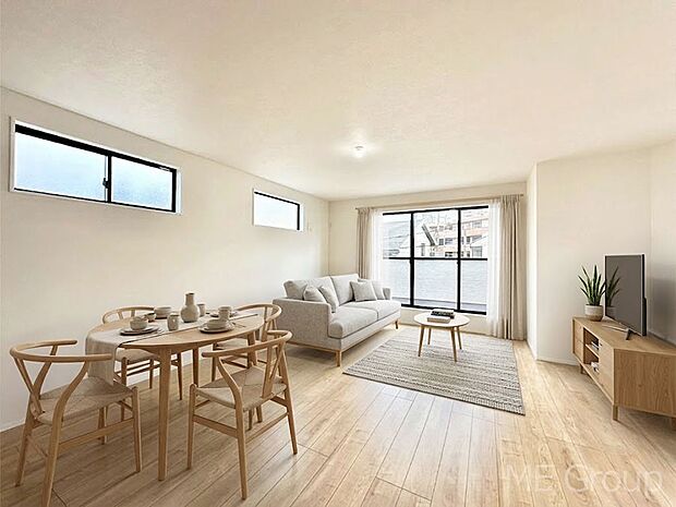 ご家族の賑やかな話し声で包まれる明るいリビング  ※家具はCGです　