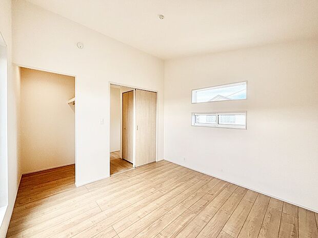 ウォークインクローゼットがあるお部屋！季節ごとの入れ替えも不要で便利です。