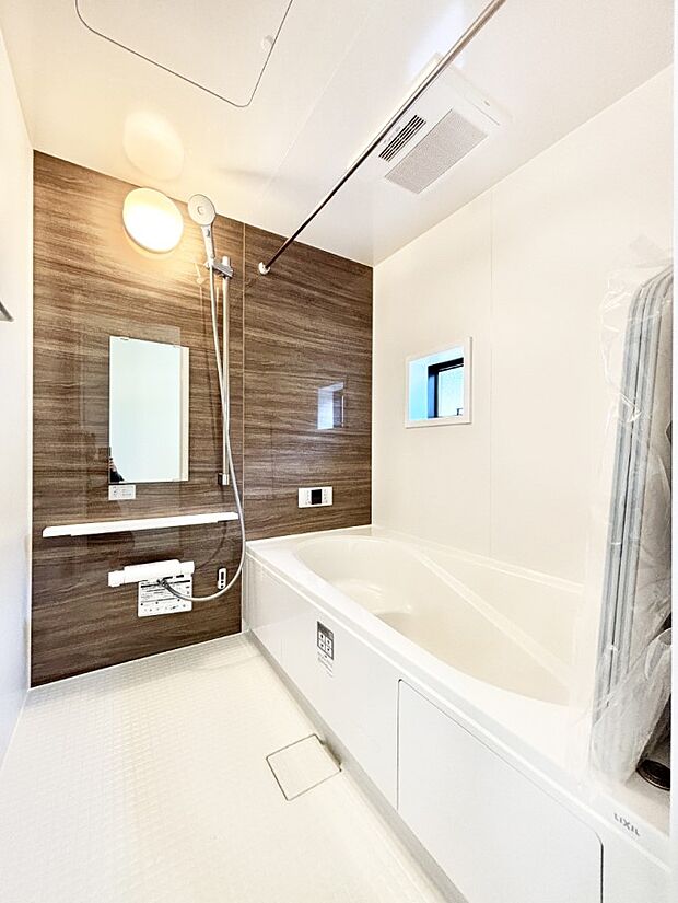 落ち着いた雰囲気でゆっくりお寛ぎいただけるバスルーム