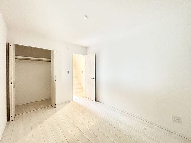 使いやすい形でベットや家具の置き方にも困ることもありません。