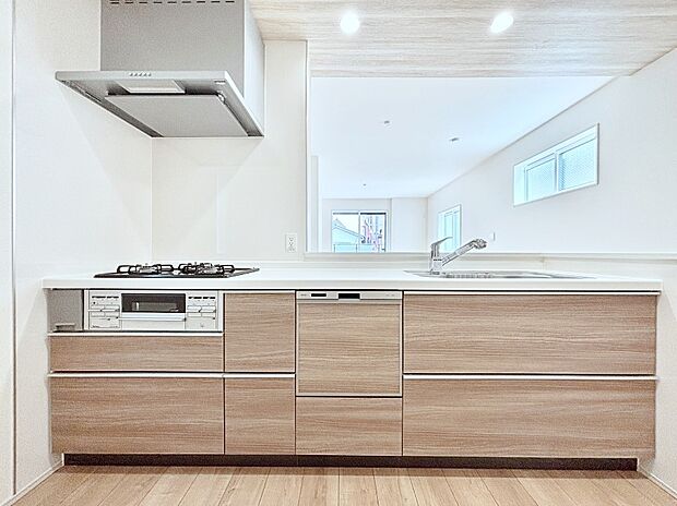 食洗機・浄水器・３ツ口コンロなどデザイン性も機能性も兼ね備えたシステムキッチン！