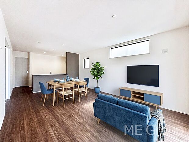 ご家族の賑やかな話し声で包まれる明るいリビング ※家具はCGです