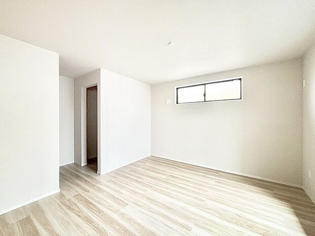 ウォークインクローゼットがあるお部屋!季節ごとの入れ替えも不要で便利です。