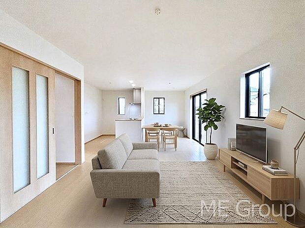 ご家族の賑やかな話し声で包まれる明るいリビング ※家具はCGです