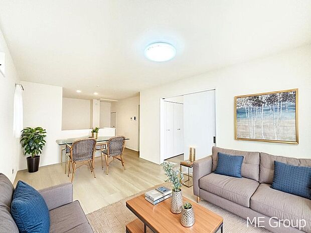 落ち着いた雰囲気のLDKは家族みんなの快適空間※家具はCGです