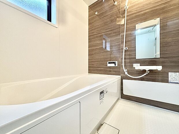 落ち着いた雰囲気でゆっくりお寛ぎいただけるバスルーム