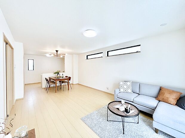 どこにいても家族のつながりを感じられるコミュニケーションリビング。 