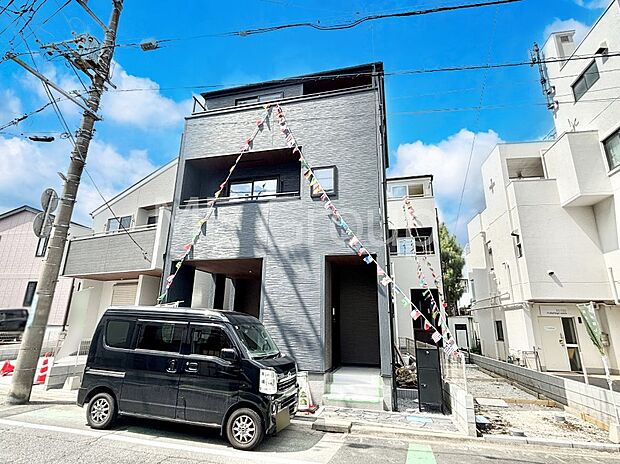 洗練された外観、上質な住空間が広がる室内は永く安心して過ごせる住居です。 　