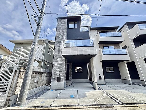 洗練された外観、上質な住空間が広がる室内は永く安心して過ごせる住居です。 　
