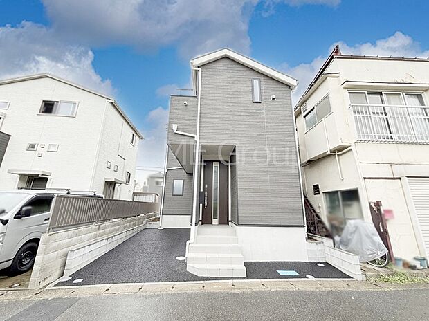 洗練された外観、上質な住空間が広がる室内は永く安心して過ごせる住居です。