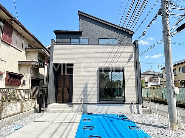 敷地33.4坪！上質感あふれる外観デザイン。魅力の住まいを実現。 